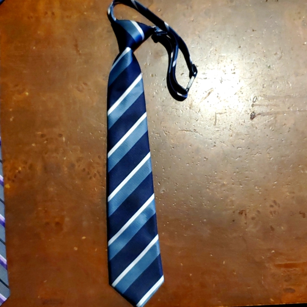 NWT kids tie